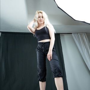 Lululemon cropped black capri joggers